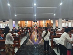Ungkapan Syukur Jemaat Rayakan Natal Pertama di Gereja Santa Clara Bekasi