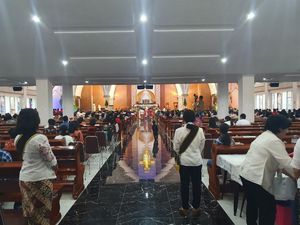 Ungkapan Syukur Jemaat Rayakan Natal Pertama di Gereja Santa Clara Bekasi Ungkapan Syukur Jemaat Rayakan Natal Pertama di Gereja Santa Clara Bekasi