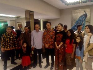 Menlu-Jaksa Agung Hadiri Open House Natal di Rumdin Mensos Menlu-Jaksa Agung Hadiri Open House Natal di Rumdin Mensos