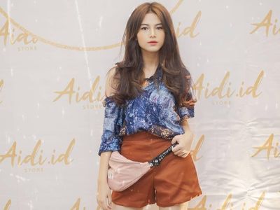 Foto: Gaya Casual Lania Fira, Pacar Ariel di Video Klip Noah