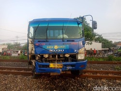 Ada Truk Nangkring di Rel Lamongan, Jadwal Kereta Lumpuh