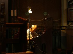 Kursi Rotan Tua Katedral dan Kisah Toleransi Pak Samin