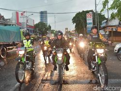 Meski Hujan, Tiga Pilar Lamongan Kompak Patroli Pakai Motor