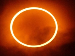 Diprediksi Besok Hujan, Gerhana Matahari Cincin Sulit Terlihat di Bandung