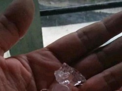 Hujan Angin Disertai Es Melanda Baturraden Banyumas