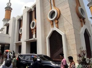 Takbir Menggema, Ribuan Jemaah Salat Gerhana di Masjid Agung Kota Sukabumi Takbir Menggema, Ribuan Jemaah Salat Gerhana di Masjid Agung Kota Sukabumi