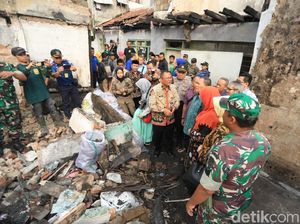 Kunjungi Korban Kebakaran Astanaanyar, Oded Janji Kontrakan Rumah