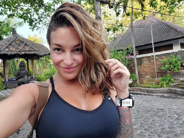 Foto: Saat Kekasih Bintang Porno Johnny Sins Liburan di Bali