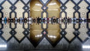 Momen Salat Gerhana Matahari di Bogor
