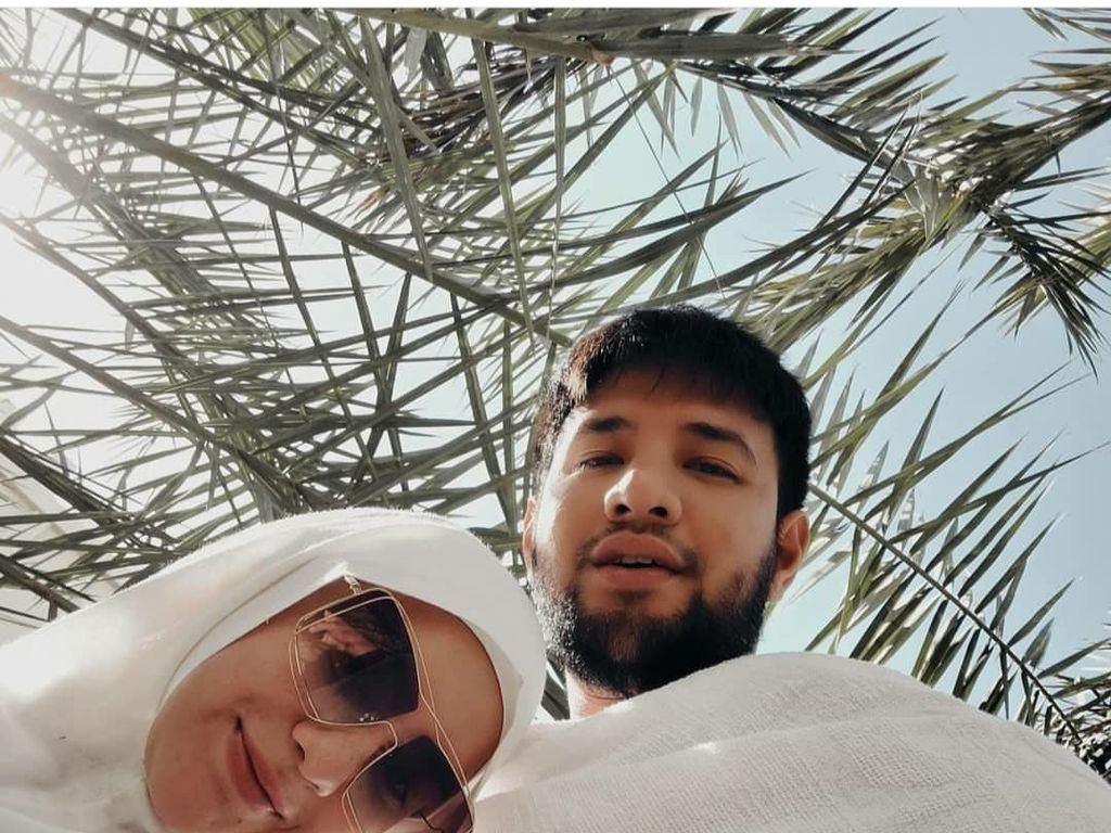Romantis di Jabal Rahmah, Irish Bella-Ammar Mau Kayak Adam & Hawa Romantis di Jabal Rahmah, Irish Bella-Ammar Mau Kayak Adam & Hawa