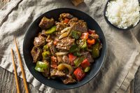 Ilustrasi Tumis Paprika Daging Sapi
