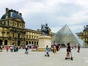 Sejarah Museum Louvre: Bekas Istana yang Kini Bikin Geger Usai Dibobol Pencuri Sejarah Museum Louvre: Bekas Istana yang Kini Bikin Geger Usai Dibobol Pencuri