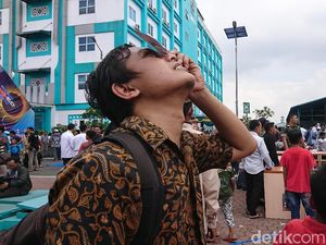 Tips Murah dan Aman Lihat Gerhana Matahari Cincin: Pakai Kardus Dilubangi Tips Murah dan Aman Lihat Gerhana Matahari Cincin: Pakai Kardus Dilubangi
