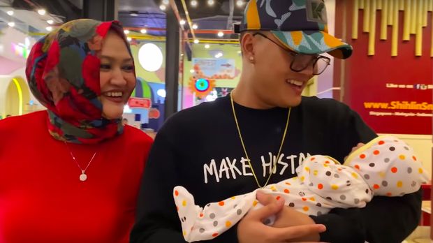 Rizky Febian dan Lina Jubaedah