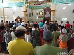 Umat Islam di Timika Papua Laksanakan Salat Gerhana Berjemaah