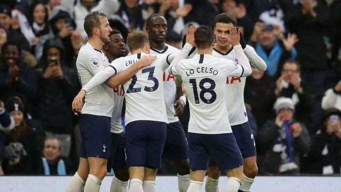 Para pemain Tottenham merayakan gol Dele Alli ke gawang Brighton. Foto: Richard Heathcote/Getty Images Para pemain Tottenham merayakan gol Dele Alli ke gawang Brighton. Foto: Richard Heathcote/Getty Images
