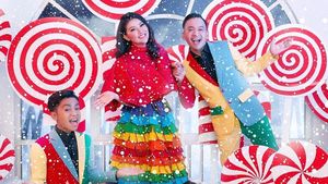 7 Potret Seru Keluarga Artis Rayakan Natal