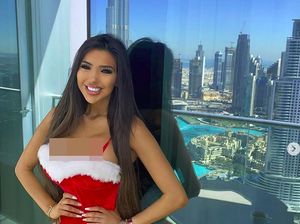 Model Playboy Jadi Kontroversi, Pakai Baju Santa Seksi di Dubai