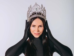 Ini Svetlana, Nenek 60 Tahun yang Jadi Juara Kontes Kecantikan