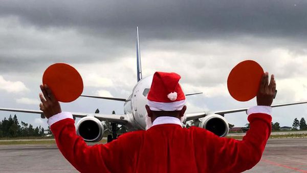 Wow! Ada Sinterklas Markirin Pesawat