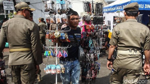 Dirazia Satpol PP, PKL Kota Tua Kocar-kacir