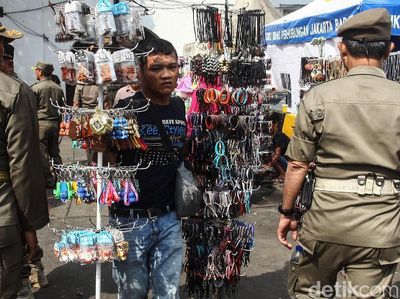 Dirazia Satpol PP, PKL Kota Tua Kocar-kacir
