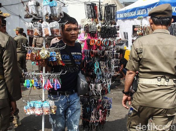 Dirazia Satpol PP, PKL Kota Tua Kocar-kacir