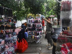 Razia PKL di Tanah Abang, Pedagang Kocar-kacir