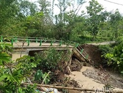 Jembatan di Bojonegoro Ambruk Akibat Banjir Bandang, Warga Terisolasi