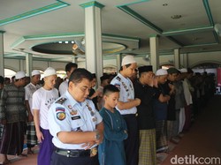 Ratusan Napi Lapas Cianjur Salat Gerhana