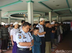 Ratusan Napi Lapas Cianjur Salat Gerhana Ratusan Napi Lapas Cianjur Salat Gerhana