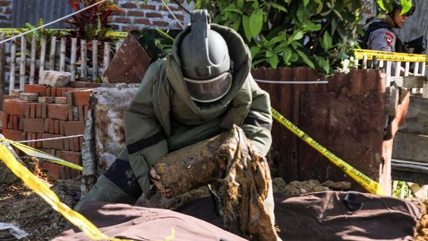 Detik-detik Polisi Jinakkan Bom Rakitan di Aceh