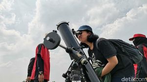 Serunya Momen Gerhana Matahari Cincin di TMII