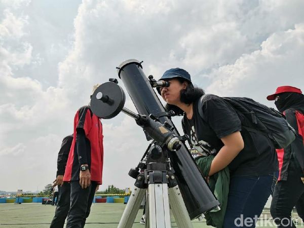 Serunya Momen Gerhana Matahari Cincin di TMII