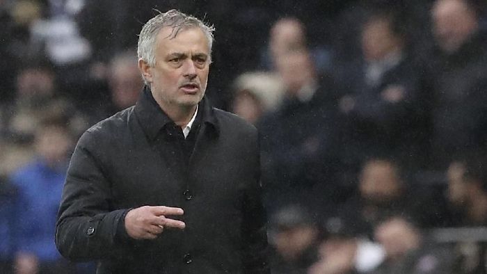 Jose Mourinho menegaskan tak iri dengan Manchester City dan Liverpool yang punya kedalaman skuat lebih dari Tottenham Hotspur (Foto: Petros Karadjias / AP Photo)