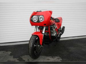 Merah Merona, Motor Roda Dua Buatan Ferrari