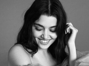 Hande Ercel Perempuan Tercantik Sedunia, Xiao Zhan yang Paling Tampan