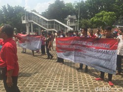 Massa Aksi di KPK Minta Pengusutan Tuntas Kasus Suap Pilkada Tapanuli Tengah