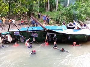 Pencarian Korban Bus Sriwijaya Disetop, Polisi: Saksi Bilang Sopir Ugal-ugalan Pencarian Korban Bus Sriwijaya Disetop, Polisi: Saksi Bilang Sopir Ugal-ugalan
