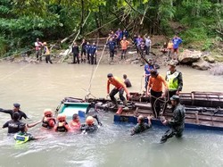 Penyelaman untuk Cari Korban Bus Sriwijaya Terjun ke Jurang Dihentikan