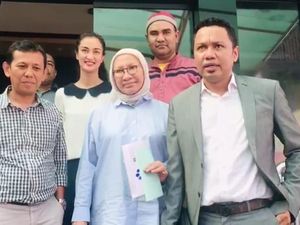 Wajah Semringah Ratna Sarumpaet saat Bebas dari Penjara Wajah Semringah Ratna Sarumpaet saat Bebas dari Penjara