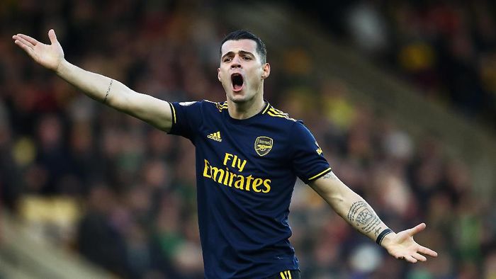 Mikel Arteta memberi indikasi kalau Granit Xhaka masih punya masa depan di Arsenal (Foto: Julian Finney/Getty Images)
