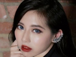 Curhat Penyanyi Soal Depresinya di Facebook Sebelum Ditemukan Meninggal