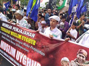 Warga Cianjur Gelar Aksi Bela Muslim Uighur Warga Cianjur Gelar Aksi Bela Muslim Uighur