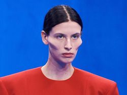 7 Tren Kecantikan Teraneh 2019, Alis Bulu Burung Hingga Pipi Alien 7 Tren Kecantikan Teraneh 2019, Alis Bulu Burung Hingga Pipi Alien