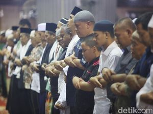 Surah yang Dibaca dalam Sholat Khusuf saat Gerhana Bulan Total Surah yang Dibaca dalam Sholat Khusuf saat Gerhana Bulan Total