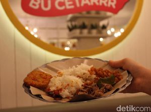 Pawon Kopi Bu Cetarrr: Gurih Wangi Cumi Kecombrang dan Bakso Berkaldu Gurih Pawon Kopi Bu Cetarrr: Gurih Wangi Cumi Kecombrang dan Bakso Berkaldu Gurih
