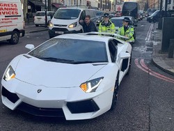 Lamborghini Mogok Didorong Polwan, Sopirnya Malu Diketawain Warga