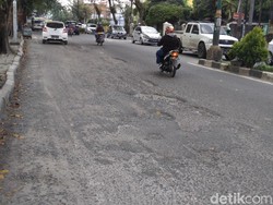 Jalan Dekat Kampus USU Medan Rusak, Pemkot Diminta Segera Perbaiki
