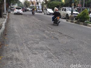 Jalan Dekat Kampus USU Medan Rusak, Pemkot Diminta Segera Perbaiki Jalan Dekat Kampus USU Medan Rusak, Pemkot Diminta Segera Perbaiki